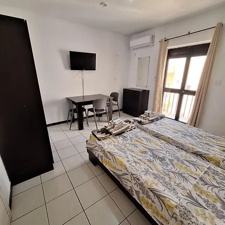 Lovely Paceville I Apartament *